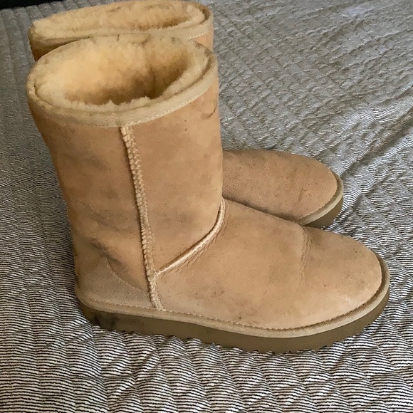 Ugg’s size 7 - Picture 3 of 4